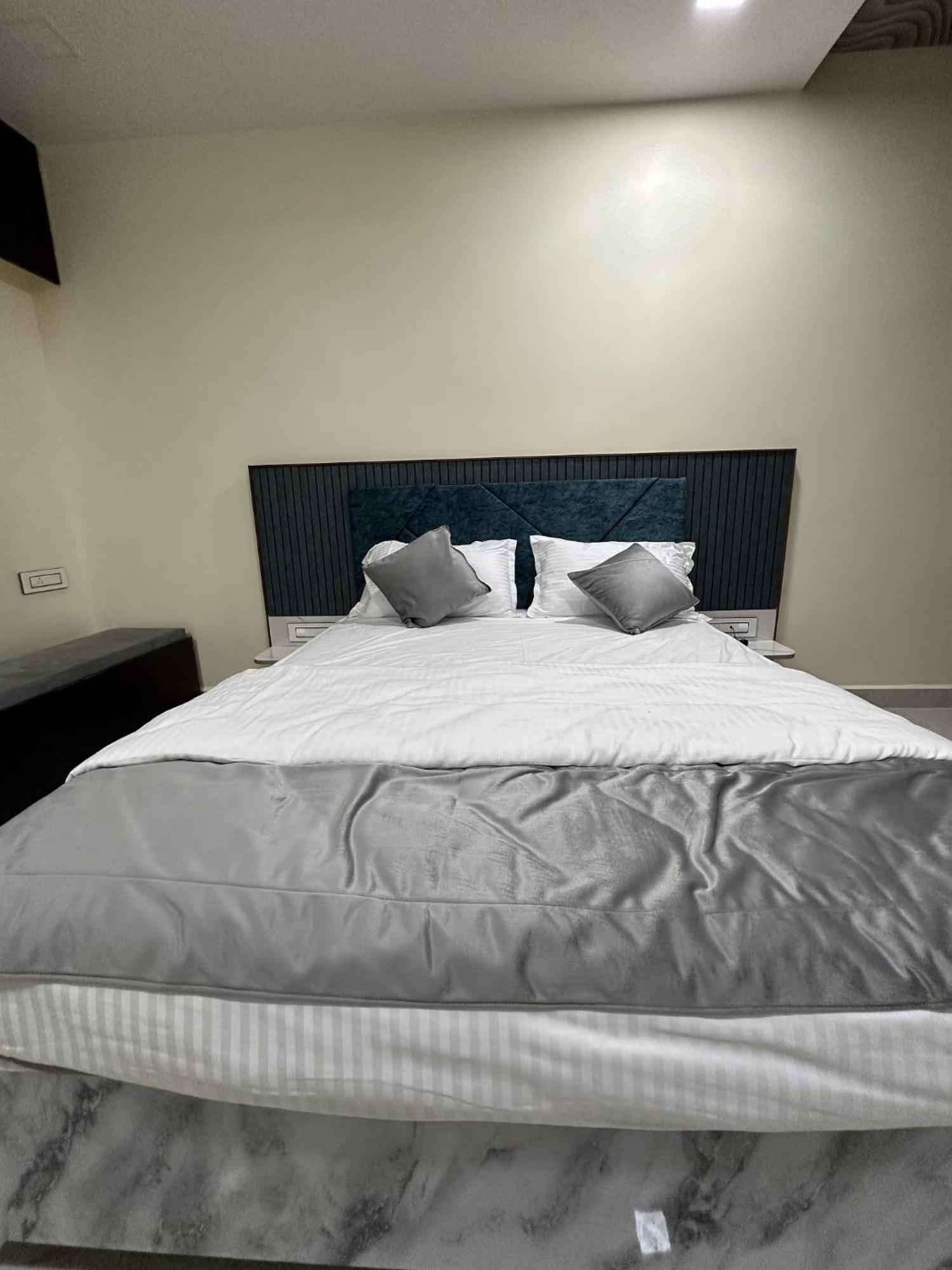Jai Raja'S Tower Hotel Karaikkudi Luaran gambar